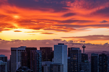 Fototapeta premium Sunset above downtown of Seattle, WA