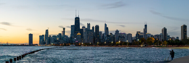 Fototapeta na wymiar A Photographer's View of the Chicago Skyline at Sunrise