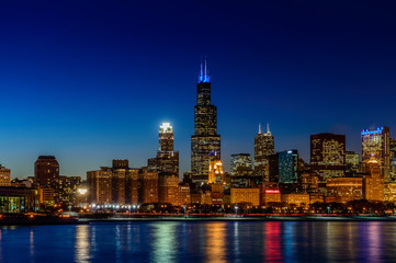 The Chicago Skyline at Night - obrazy, fototapety, plakaty