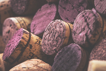 hintergrund aus wein und chmpagner korken ,rotwein