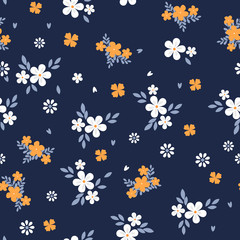 Uitstekende bloemenachtergrond. Naadloze vector patroon voor design en mode prints. Bloemenpatroon met kleine witte en gele bloemen op een donkerblauwe achtergrond. Ditsy stijl