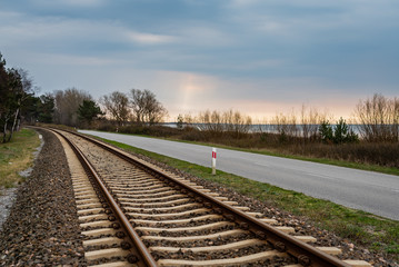 Fototapeta na wymiar Tory kolejowe na półwyspie helskim