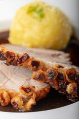 bayerischer Schweinebraten mit Knödel