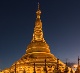 Fototapeta premium the golden stupa of the Shwedagon Pagoda Yangon (Rangoon) in Myanmar (Burma)