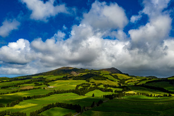 Obraz premium São Miguel - Azoren aus der Luft. Ponta Delgada - Sehenswürdigkeiten der Azoren von oben