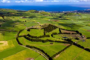 São Miguel - Azoren aus der Luft. Ponta Delgada - Sehenswürdigkeiten der Azoren von oben