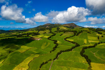 São Miguel - Azoren aus der Luft. Ponta Delgada - Sehenswürdigkeiten der Azoren von oben