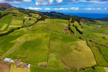 São Miguel - Azoren aus der Luft. Ponta Delgada - Sehenswürdigkeiten der Azoren von oben