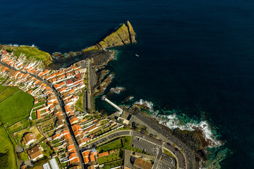 São Miguel - Azoren aus der Luft. Ponta Delgada - Sehenswürdigkeiten der Azoren von oben