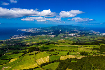 Obraz premium São Miguel - Die Azoren aus der Luft. Ponta Delgada und mehr