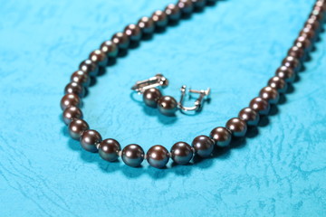 黒真珠のネックレスとイヤリング
