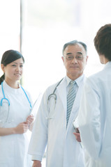 Fototapeta premium 医者と看護師