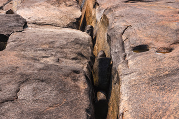 The stone plate is broken because of the erosion of the current.
