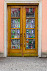 Fototapeta na wymiar photo of wooden entrance door in facade of building