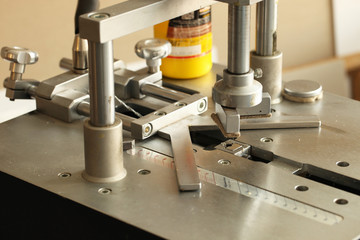 machine for assembling frames, Windows, furniture, paintings, photos