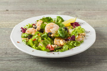 Shrimp salad with tomato, olives and cashew nuts.