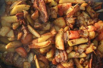 tomatoes with potatoes on the fire