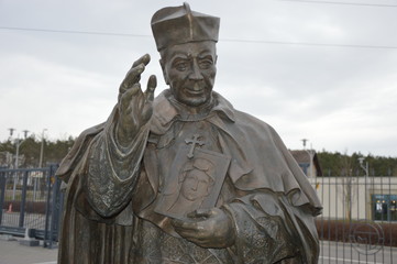 TORUŃ SANKTUARIUM  GWIAZDY NOWEJ EWGELIZACJI  RZEŹBA PRYMASA STEFANA  WYSZYŃSKIEGO © jaceka