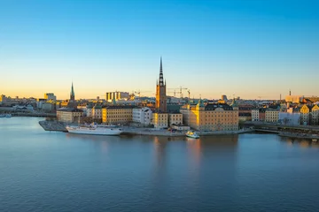 Fotobehang Zonsondergangmening van de oude stad van de stadshorizon van Stockholm in Zweden © orpheus26