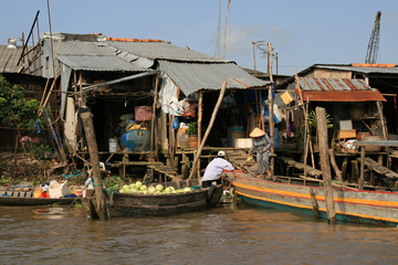 Fototapeta na wymiar Floating market in South Vietnam 