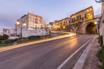 Fototapeta na wymiar Lichtspuren in der Stadt, Italien