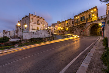 Fototapeta na wymiar Lichtspuren in der Stadt, Italien
