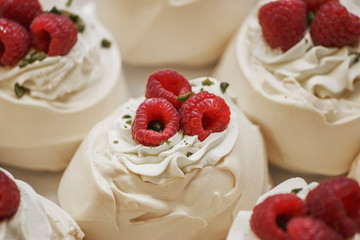 Delicious, creamy, decorative wedding cakes