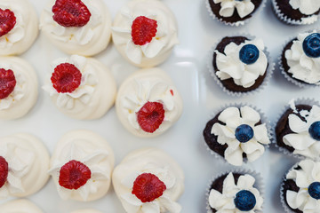 Delicious, creamy, decorative wedding cakes