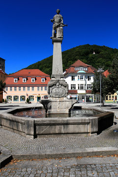 Weaponsmith monument with fountain, Marktplatz, Suhl, Thuringia, Germany, Europe
