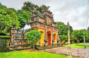 Obraz premium Ancient gate at the Forbidden City in Hue, Vietnam
