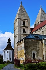 Mittelalterliche Kirche in Ják, Ungarn © bwagner