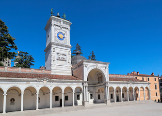 Fototapeta premium Piazza Liberta mit der Loggia San Giovanni In Udine / Friaul / Italien