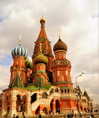 Fototapeta na wymiar Cathedral of the Intercession - St. Basil's Cathedral on red square in Moscow, a monument of Russian architecture. The Central Church was built in honor of the Intercession of the virgin, combines the