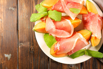 melon with ham and basil