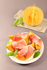 melon with ham and basil