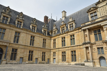 Cour au château d'Ecouen, France