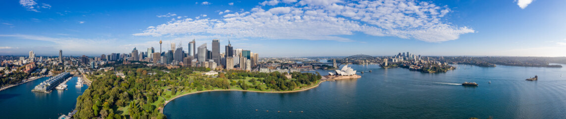 Fototapeta na wymiar Wide panoramic view of the beautiful city of Sydney, Australia