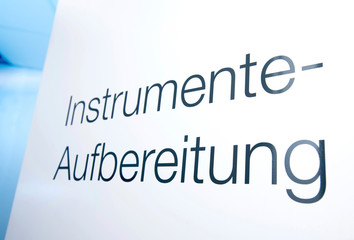 Türbeschriftung und Hinweis in der HNO Praxis, Instrumente Aufbereitung