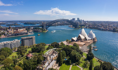 Luftaufnahme von den Parade Ground Gardens mit Blick auf den schönen Hafen in Sydney, Australien