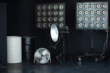 Studio setup on a black background, studio flash, fan.