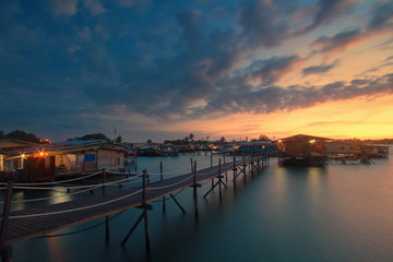 Obraz premium Scenery of sunset with dramatic sky