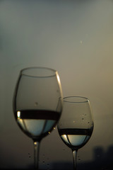 Obraz premium two glasses of white wine