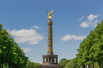 Obraz premium Monument in the center of the Berlin park: Victory Column - Germany