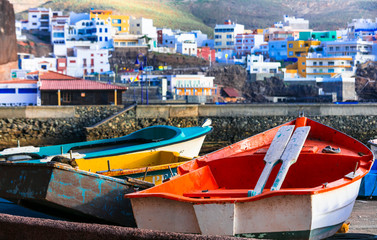 Fototapeta na wymiar old colorful fishing boats in Puertito de Sardina fishing village, Grand Canary island