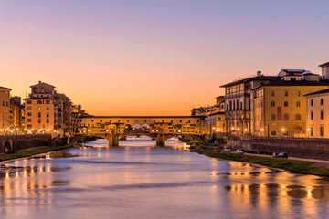 Fototapeta na wymiar Sunset Arno River - An autumn dusk view of Arno River at the Ponte Vecchio 