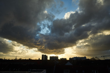 Fototapeta premium Himmel mit bedrohlichen Wolken