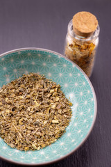 Wermutkraut getrocknete Heilkräuter, Detail Hintergrund Naturheilkunde