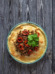 Creamy hummus with spicy mutton minced meat. 