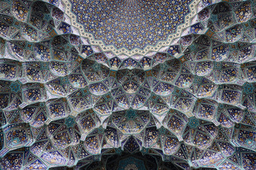 bogate zdobienia na ścianach meczetu w iranie - obrazy, fototapety, plakaty