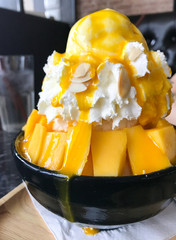 mango bingsu ice sweet dessert - 260557259